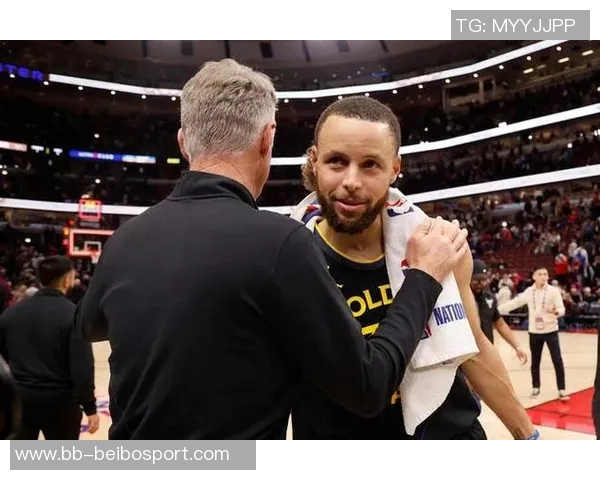 库里谈无球掩护的重要性以提升科尔进攻体系的效率与团队配合